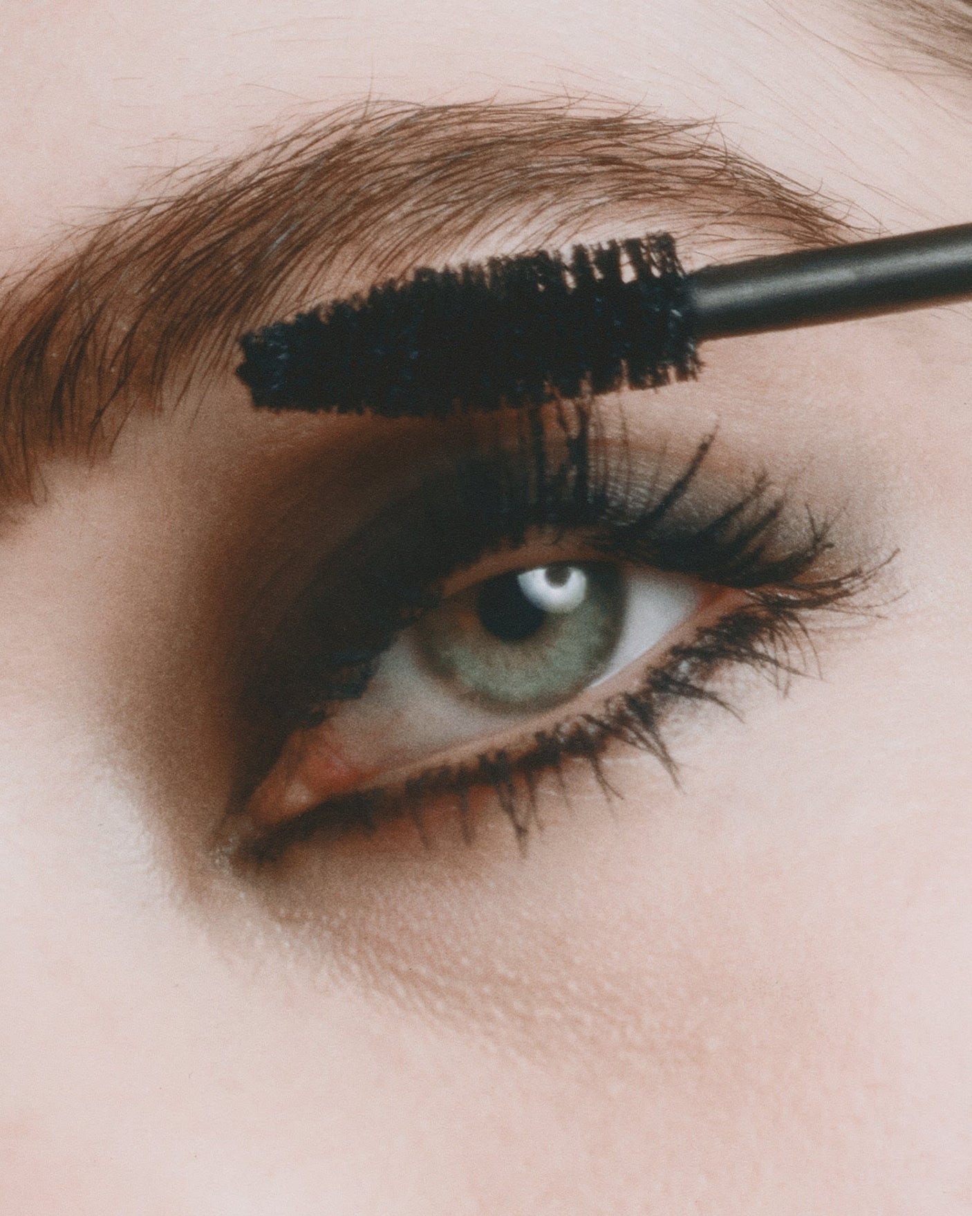 Mascara para volumen COME CLOSER 6ml - MÁDARA COSMETIC | Mascara de pestañas (foto 1)