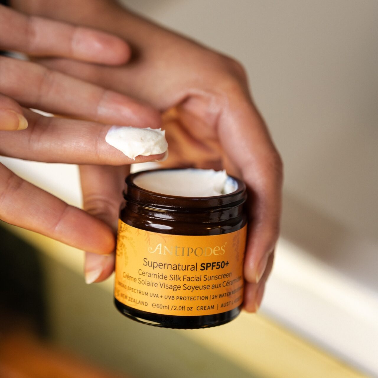 Crema Hidratante Con Ceramidas y Protección solar SPF 50 60ML.