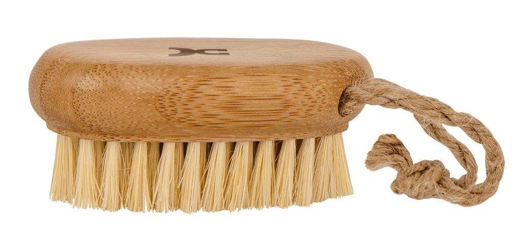 Vegan nail brush with coconut