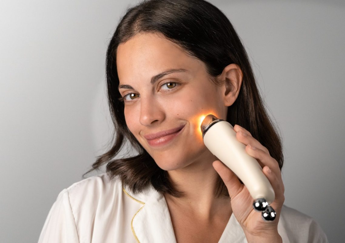 Topaz Dispositivo RF, EMS y luces LED rojas y amarillas.