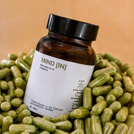 Suplemento natural para claridad mental y rendimiento cognitivo diario