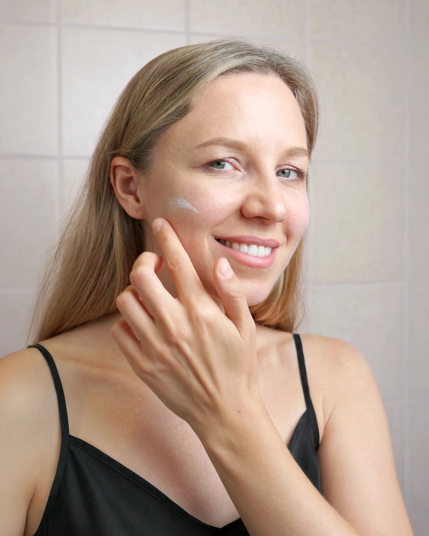 Velvet Shield Spf 50 Revitalizing Touch .Todo Tipo de Pieles 50 ml