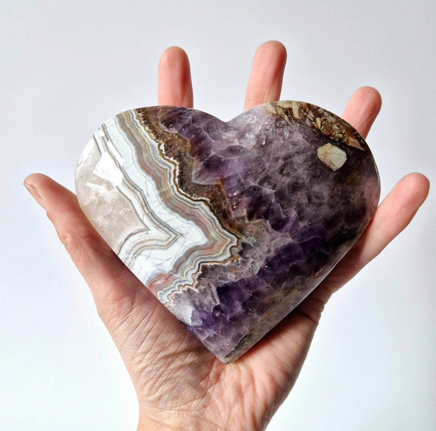 Detalle de vetas naturales en amatista y ágata luna