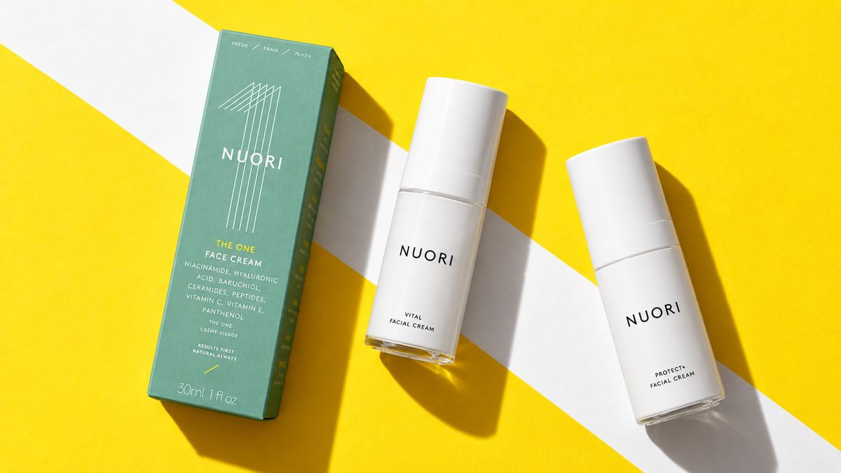 The One, Vital Facial Cream y Protect+ Facial Cream de NUORI sobre fondo amarillo; composición editorial creada con IA a partir de fotos del catálogo.