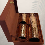 Set botella de cobre martillada 950 ml con 2 vasos - detalle 4