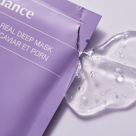 Mascarilla Biodance de caviar y PDRN aplicada sobre el rostro