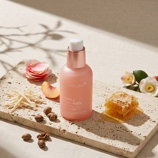 Aplicacion del serum Medicube Triple Collagen sobre la piel