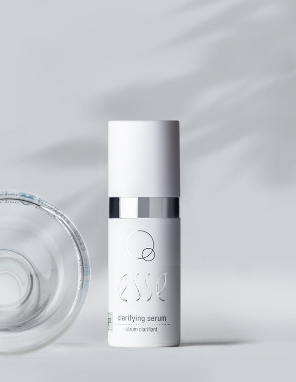 Envase de Esse Clarifying Serum Sérum facial purificante 30 ml