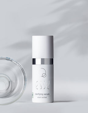 Envase de Esse Clarifying Serum Sérum facial purificante 30 ml