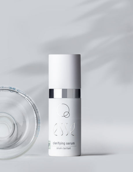 Envase de Esse Clarifying Serum Sérum facial purificante 30 ml