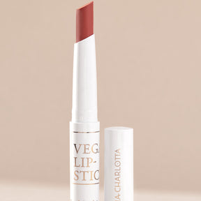 Envase de Kia Charlotta Barra de labios Embracing Failure 1,8 g