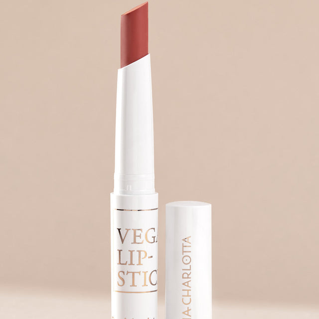 Envase de Kia Charlotta Barra de labios Embracing Failure 1,8 g