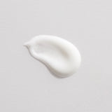 Textura del sérum facial Nuori Vital Repair sobre la piel