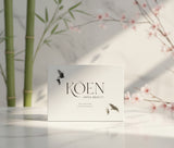 Pack Anti-brillos KÕEN Japan Beauty con tónico Mizu y crema Hito sobre estante de madera en tienda Biovardi.