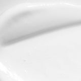 Detalle de la textura blanca de la Crema Antimanchas Novexpert extendida sobre una superficie