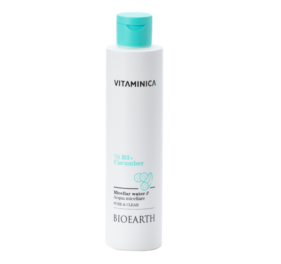 Botella blanca con tapón turquesa del agua micelar Bioearth Vitaminica B3 y pepino de 200 ml
