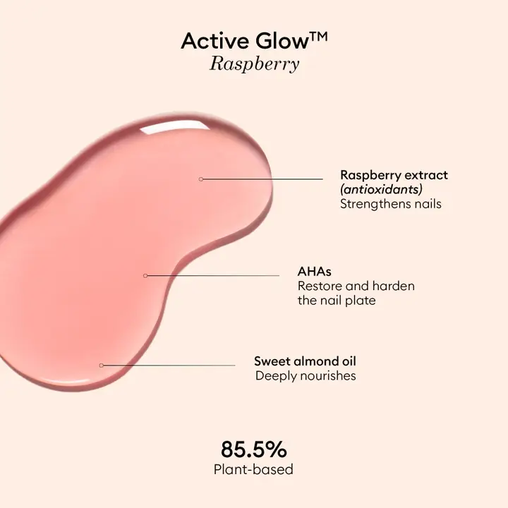 Efecto iluminador del Active Glow Raspberry de Manucurist en pieles morenas, resaltando la uña natural.