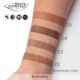 Comparativa de tonos del bronceador PuroBIO Resplendent; 01 Pale Brown es la muestra inferior