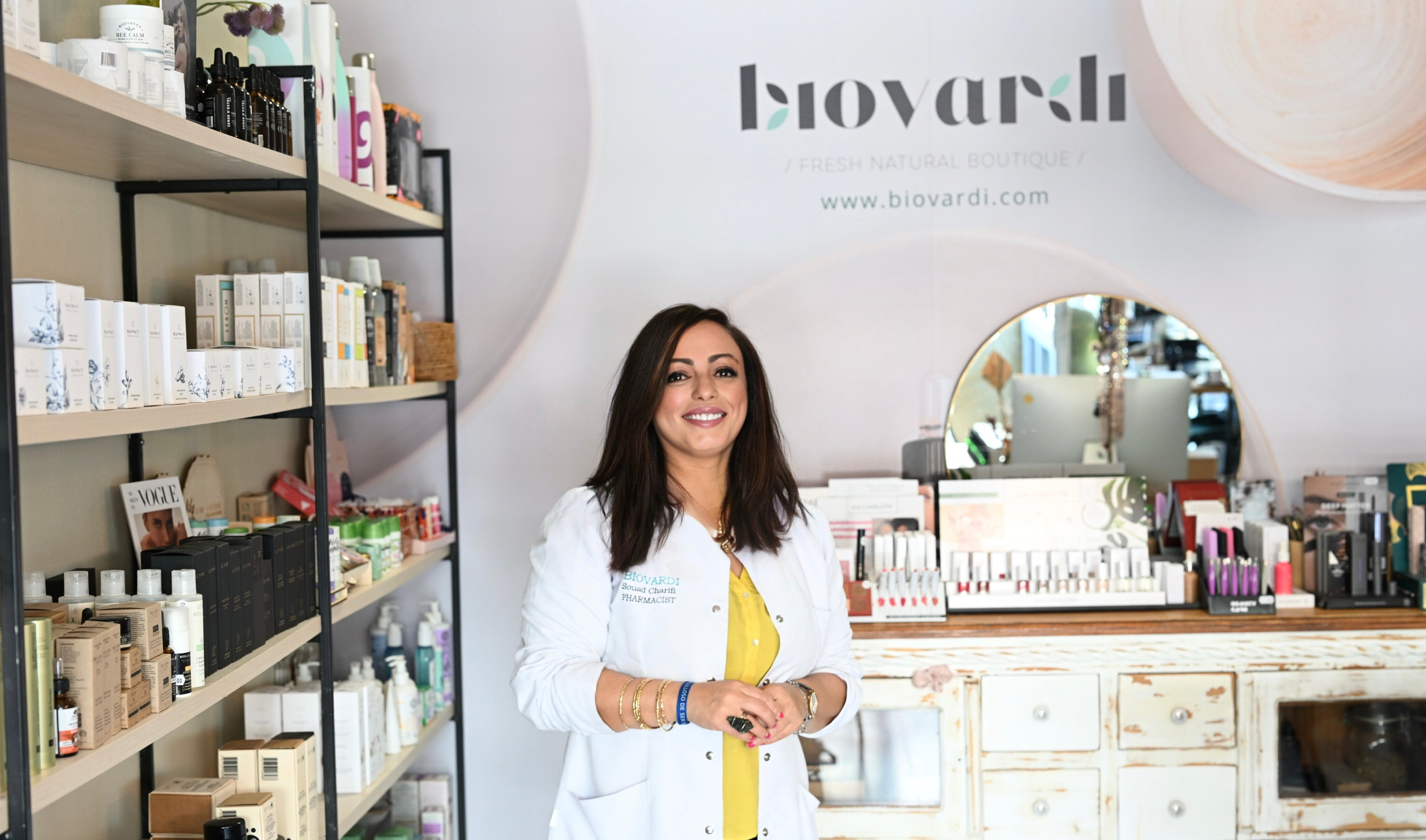 Cosmética natural con ácido hialurónico para hidratar la piel, disponible en Biovardi