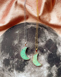 Colgante de amazonita con piedras preciosas de luna creciente