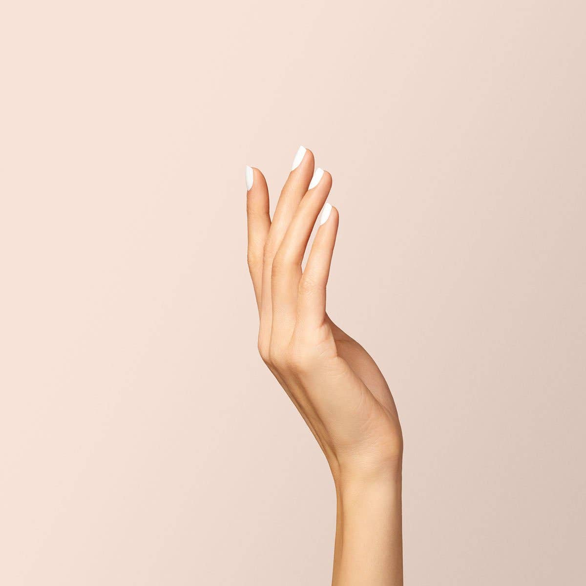 Tono Nieve de Manucurist, el blanco perfecto para manicura de novia y eventos elegantes.