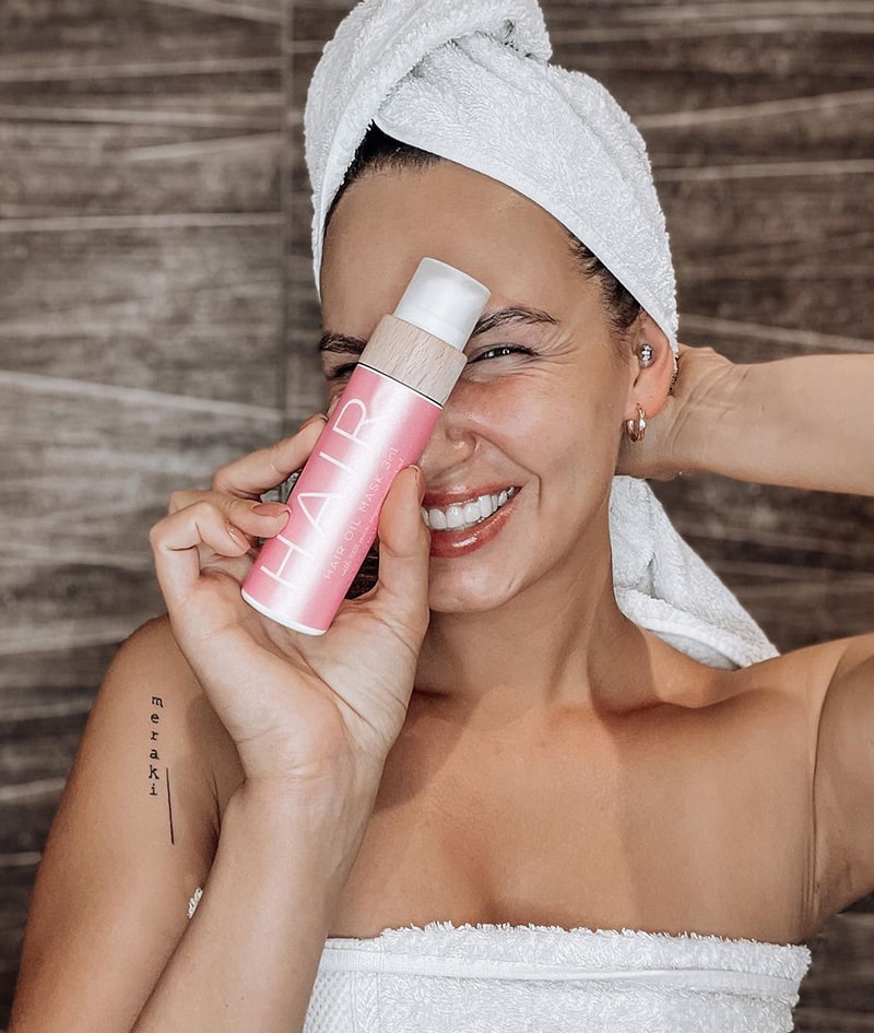 Cabello nutrido y con brillo satinado tras usar el Hair Oil 3in1
