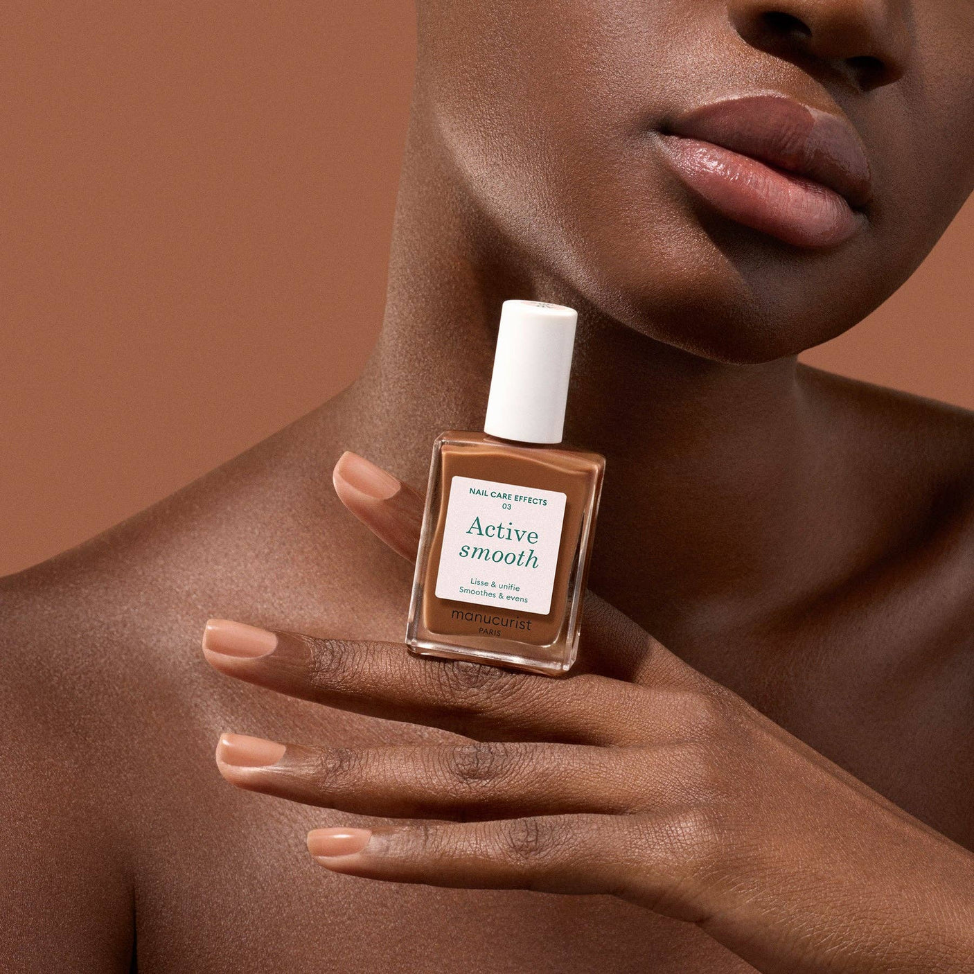Efecto de uñas sanas y lisas con el tratamiento Active Smooth 03 de Manucurist en Biovardi.