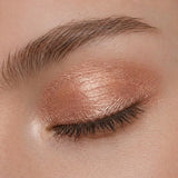 Muestra del tono cobre brillante JOIK 07 Copper Glam sobre el párpado